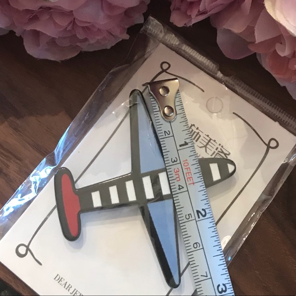 Single Engine Airplane Acrylic Brooch Lapel Pin - Picture 4 of 4